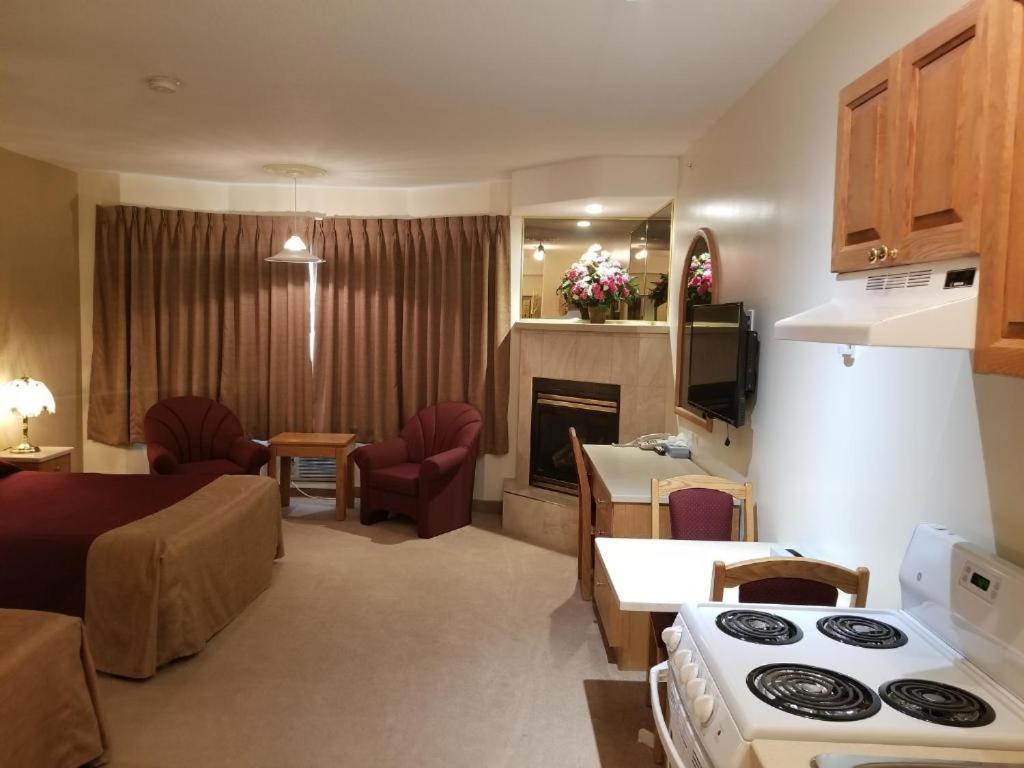 New Imperial Suites Whitecourt Extérieur photo