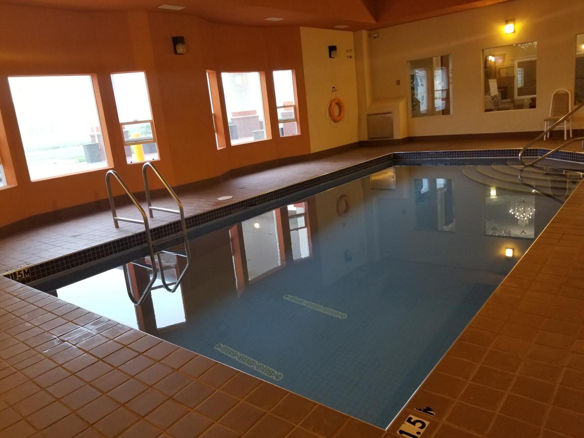 New Imperial Suites Whitecourt Extérieur photo