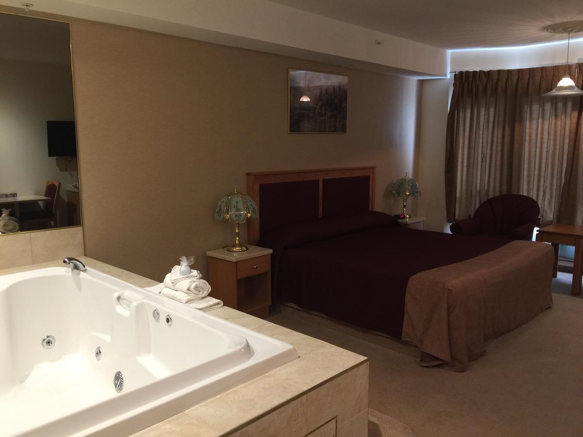 New Imperial Suites Whitecourt Extérieur photo