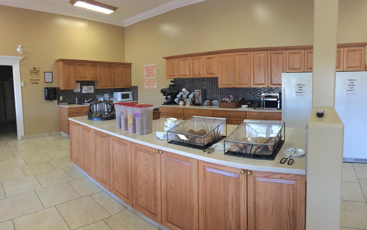 New Imperial Suites Whitecourt Extérieur photo